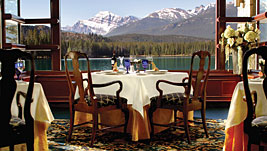 Exquisite Menüs vor hinreißendem Panorama Exquisite Menüs vor hinreißendem Panorama